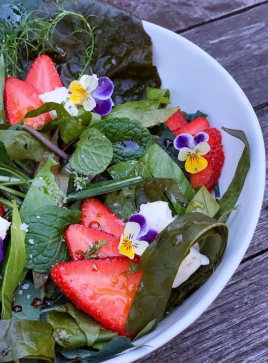 Strawberry Spring & Mixed Greens Salad Recipe – Belle Cheese Board.com